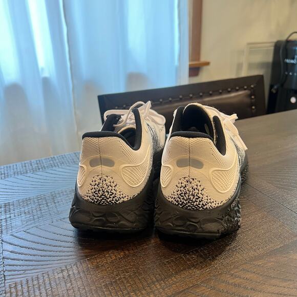 New Balance White Athletic Shoes with Chunky Silhouette - Picture 4 of 10